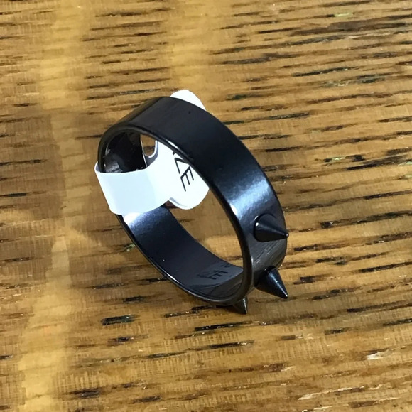 Black Stainless Steel Triple Spike Band Ring - Picture 4 of 6